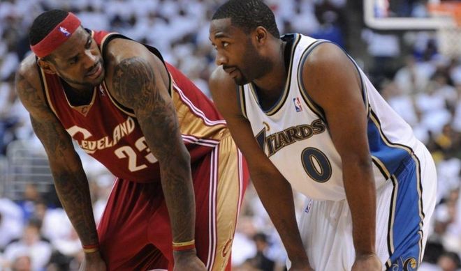 里时上演 里时上演